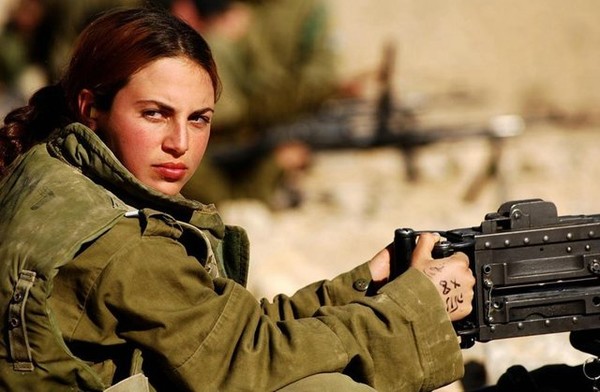 Есть женщины в горных кибуцах   фото израильтянок в военной форме